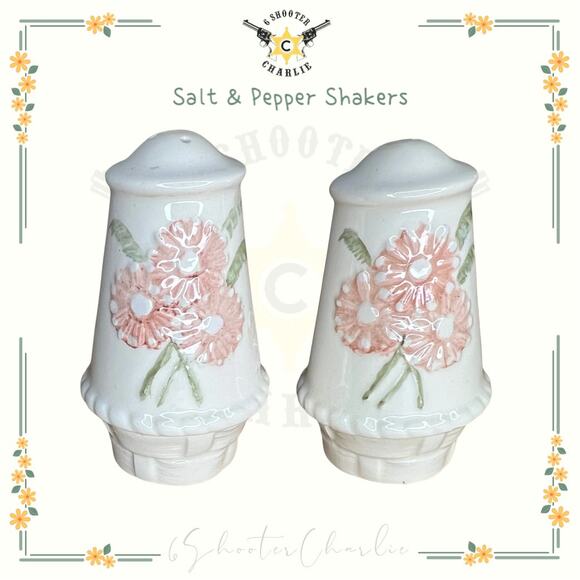 Vintage Unmarked Carnation Salt Pepper Shakers Country Cottage Core - Picture 1 of 8